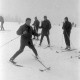 Archiv der Region Hannover, ARH NL Mellin 02-013/0018, Personen beim Skifahren