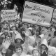 Archiv der Region Hannover, ARH NL Mellin 02-029/0014, Demonstration von Schülern