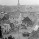 Archiv der Region Hannover, ARH NL Mellin 02-041/0002, Blick aus einem Fenster auf die umliegenden Häuser und die Pankratiuskirche, Burgdorf