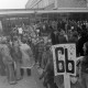 Archiv der Region Hannover, ARH NL Mellin 02-044/0009, Umzug von Schülern des Gymnasiums und der Realschule Großburgwedel in das neu gegründete Gymnasium Isernhagen