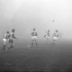 ARH NL Mellin 02-059/0008, Fußballspiel im Nebel