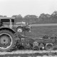 Archiv der Region Hannover, ARH NL Mellin 02-063/0003, Teilnehmer beim Leistungspflügen