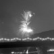 Archiv der Region Hannover, ARH NL Mellin 02-065/0018, Feuerwerk zum alljährlichen Lichterfest hinter der Weserbrücke "Brückenstraße", Bodenwerder