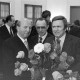 Archiv der Region Hannover, ARH NL Mellin 02-086/0019, Gehrdens Bürgermeister Gerhard Oberkönig (links) mit zwei weiteren Männern bei einer Veranstaltung