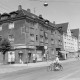 ARH NL Mellin 02-098/0019, Blick über die Kreuzung Burgdorfer Straße/Grünstraße auf den Imbiss "Lehrter Grill", Lehrte