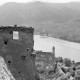 ARH NL Mellin 02-099/0012, Blick von der Burgruine Dürnstein auf die Stadt mit dem Stift Dürnstein, die Donau und Umgebung