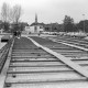 Archiv der Region Hannover, ARH NL Mellin 02-100/0006, Auf dem Parkplatz am Schützenplatz ausgelegte Holzbretter, Burgdorf