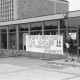 ARH NL Mellin 02-103/0014, Protestplakate an einer Schule