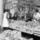 ARH NL Mellin 02-131/0009, Obststand auf einem Markt