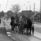 Archiv der Region Hannover, ARH NL Mellin 02-137/0005, Kutsche und Reiter auf der Straße, Celle?