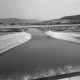 Archiv der Region Hannover, ARH NL Mellin 02-143/0016, Blick von der Staumauer auf das Hochwasserrückhaltebecken Salzderhelden