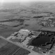 Archiv der Region Hannover, ARH NL Mellin 02-152/0003, Blick von Südosten auf den Bosse Teich, das Schulzentrum und den Berenbosteler See, Berenbostel