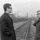 Archiv der Region Hannover, ARH NL Mellin 02-190/0007, Zwei Männer an den Schienen beim Stellwerk Lpm, Lehrte