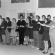 Archiv der Region Hannover, ARH NL Mellin 02-191/0001, Burgdorfer Chor(?) in einer Schule, Vanves