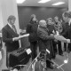 ARH NL Mellin 02-191/0008, Ehrung/Übergabe von Preisen ? an zwei ältere Personen
