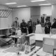 Archiv der Region Hannover, ARH NL Mellin 02-199/0007, Gruppe von Männern zur Besichtigung in Schulräumen?