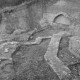 ARH Slg. Bartling 59, Erichsberg, Ausgrabungsergebnisse mit Grundmauern vor dem Eingang zu den Kasematten