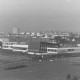 Stadtarchiv Neustadt a. Rbge., ARH Slg. Bartling 427, Blick auf das Hallenbad vom Dach des Krankenhauses
