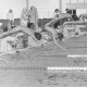 Stadtarchiv Neustadt a. Rbge., ARH Slg. Bartling 439, Start zum Schwimmwettbewerb der Jungen, Kopfsprung vom Startblock 