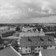 Stadtarchiv Neustadt a. Rbge., ARH Slg. Bartling 505, Blick vom Turm der katholischen Kirche St. Peter und Paul nach Westen (Schornstein der Firma Kuhlmann)