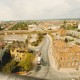 Stadtarchiv Neustadt a. Rbge., ARH Slg. Bartling 735, Blick vom Dach der Volksbank in die Marktstraße und über die Eisenbahnbrücke in die Landwehr, Neustadt a. Rbge.