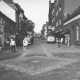 Stadtarchiv Neustadt a. Rbge., ARH Slg. Bartling 796, Marktstraße, Beginn der Fußgängerzone, Blick von der Kleinen Leine (Weinhandlung Kollmeyer, Marktstraße 1, bzw. Marktstraße 41) nach Westen, Neustadt a. Rbge.