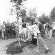 ARH Slg. Bartling 880, Baum-Pflanzung durch die Neue Heimat im Beisein der Öffentlichkeit, Neustadt a. Rbge.