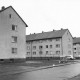 Stadtarchiv Neustadt a. Rbge., ARH Slg. Bartling 928, Dyckerhoffstraße 12-30, Mietshäuser, Blick nach Osten, Neustadt a. Rbge.