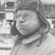 ARH Slg. Bartling 956, Porträtfoto eines älteren Mannes mit Brille und Fellmütze