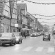 Stadtarchiv Neustadt a. Rbge., ARH Slg. Bartling 959, Leinstraße 1, Blick in die vorweihnachtlich geschmückte Straße nach Norden auf die westlichen Häuserfronten, Neustadt a. Rbge.