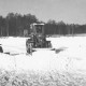 ARH Slg. Bartling 1118, Schneeräumung mit zwei Frontladern auf dem zugefrorenen See auf Höhe der Alten Moorhütte, Steinhuder Meer