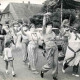 ARH Slg. Bartling 1162, Frauengruppe des Schützenvereins im Kostüm von "Haremsdamen" beim Ernteumzug, Borstel