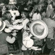 ARH Slg. Bartling 1205, Disco beim Kinderkarneval, Blick aus der Vogelperspektive auf die Tanzfläche mit verkleideten Teilnehmern, Borstel