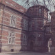 Stadtarchiv Neustadt a. Rbge., ARH Slg. Bartling 1536, Schlosshof, Blick auf den südlichen Eckturm, Neustadt a. Rbge.