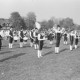 ARH Slg. Bartling 1825, Fanfarenzug der Neustädter Sportschützen "Robin Hood" auf einem Rugby-Sportplatz, Neustadt am Rübenberge