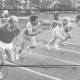 Stadtarchiv Neustadt a. Rbge., ARH Slg. Bartling 1944, Vier Senioren beim Start zum 75 m-Lauf (2 v. l.: Eugen Sühlo) auf dem TSV-Sportplatz, Neustadt a. Rbge.