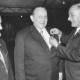 ARH Slg. Bartling 1982, 1. Vorsitzender des FC Wacker Erich Rudolph (rechts) überreicht Friedel Deike und N. N. Rabe (Mitte und links) eine goldene Ehrennadel