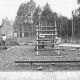 ARH Slg. Bartling 2150, Kinderspielplatz mit Geräten aus Holz, dahinter ein Bolzplatz am Großen Weg, Neustadt a. Rbge.