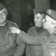 ARH Slg. Bartling 2288, Drei Soldaten in Arbeitsuniform, rechts Oberfeldwebel Gerhard Bernhart, Vorsitzender der Reservistenkameradschaft, Neustadt a. Rbge.