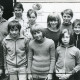 Stadtarchiv Neustadt a. Rbge., ARH Slg. Bartling 2443, Gruppenbild der elf jungen Teilnehmer an einem DLRG-Lehrgang vor dem Gebäude der Rettungsstation Weißer Berg, Mardorf (?)