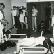 ARH Slg. Bartling 2575, Fitness-Studio, vier junge Männer an den Kraftgeräten und zwei Trainer, Neustadt a. Rbge.