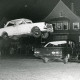 ARH Slg. Bartling 2645, Show der "Hell-Drivers" auf dem Schützenplatz an der Suttorfer Straße, Sprung eines Autos über ein Auto, Neustadt a. Rbge.