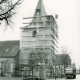 ARH Slg. Bartling 3477, Blick von Norden auf den eingerüsteten Turm der Liebfrauenkirche, darunter auf der Straße ein LKW, Neustadt a. Rbge.