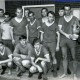 ARH Slg. Bartling 3841, Überreichung eines Pokals an die 1. Fußballmannschaft des TSV vor dem Vereinsheim durch N. N., Poggenhagen