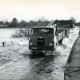 ARH Slg. Bartling 3879, Hochwasser der Leine, LKW (MAN 415 L1F) mit Anhänger bei der Fahrt über die überflutete Straße Am Fährhaus von Bordnau nach Poggenhagen