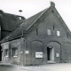 Stadtarchiv Neustadt a. Rbge., ARH Slg. Bartling 3906, Alte Schule (bis 1965) am Steinweg, Architekt Conrad Wilhelm Hase (1818-1902), auf dem Dachfirst Storchennest und Alarmsirene, Bordenau