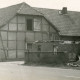 Stadtarchiv Neustadt a. Rbge., ARH Slg. Bartling 3907, Altes Zollhaus an der B 6, Dammkrug, vor dem Abriss, Bordenau