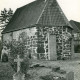 Stadtarchiv Neustadt a. Rbge., ARH Slg. Bartling 3997, Kapelle in der Neustädter Straße, Blick von Südosten über den Friedhof auf die Apsis, Esperke
