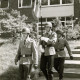 ARH Slg. Bartling 4305, Abholung der Bataillonfahne durch drei Soldaten, Luttmersen