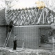 Stadtarchiv Neustadt a. Rbge., ARH Slg. Bartling 4457, Errichtung eines Anbaus an die Friedhofskapelle, Fertigstellung des Dachstuhls, Mariensee